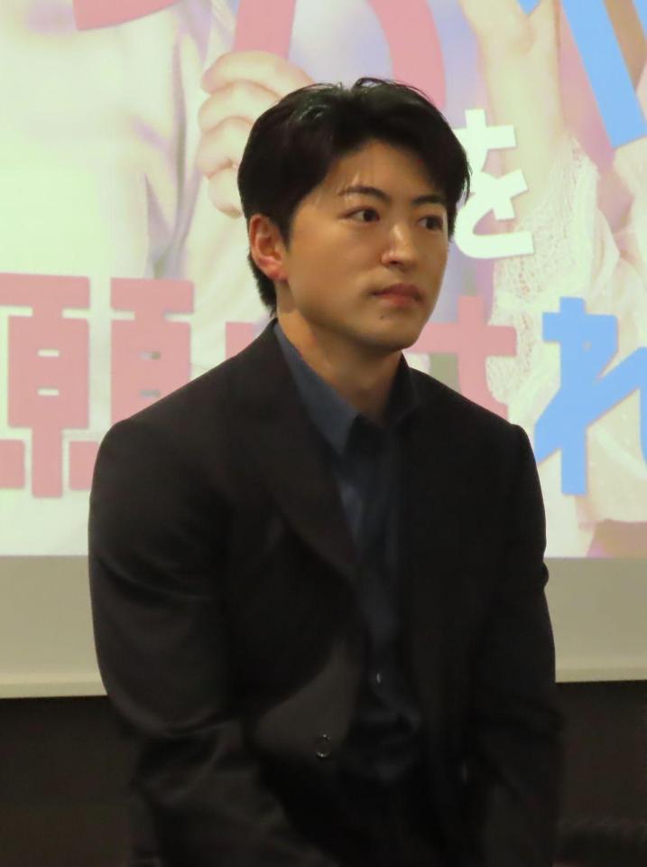 ドラマ「夫に不倫をお願いされました」の会見に出席した佐野玲於