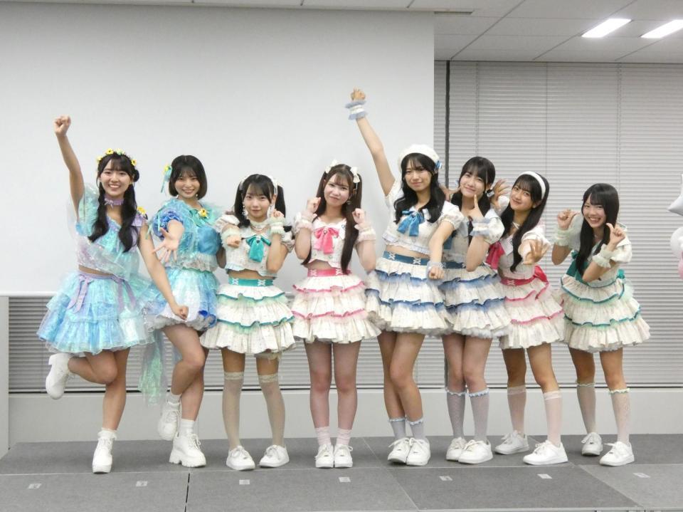 イベントに出席したアイドルグループのＡＮＤ　ＣａａａＬＬとＳｈｉｂｕ３　ｐｒｏｊｅｃｔ