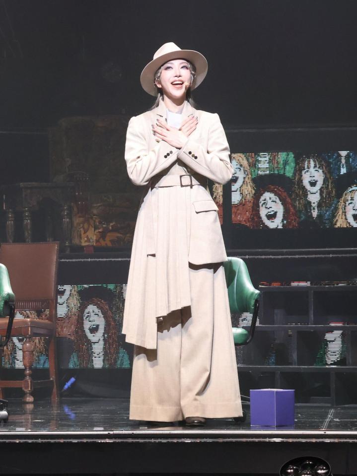 過去と現在を繋ぐ神秘的な存在、マーマー役を演じる美弥るりか