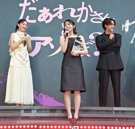 １３段目で「絶対にやってはいけないと分かっているけど、やってみたいこと」をレコーダーを抱えて話すＦＲＵＩＴＳＺＩＰＰＥＲ・鎮西寿々歌（撮影・持木克友）