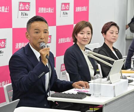 会見する（左から）山本太郎氏、大石晃子氏、奥田芙美代氏（撮影・持木克友）　
