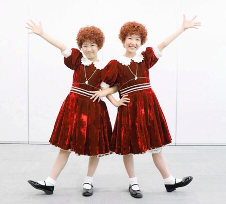 ミュージカル「アニー」に出演する下山夏永（左）、牧田花