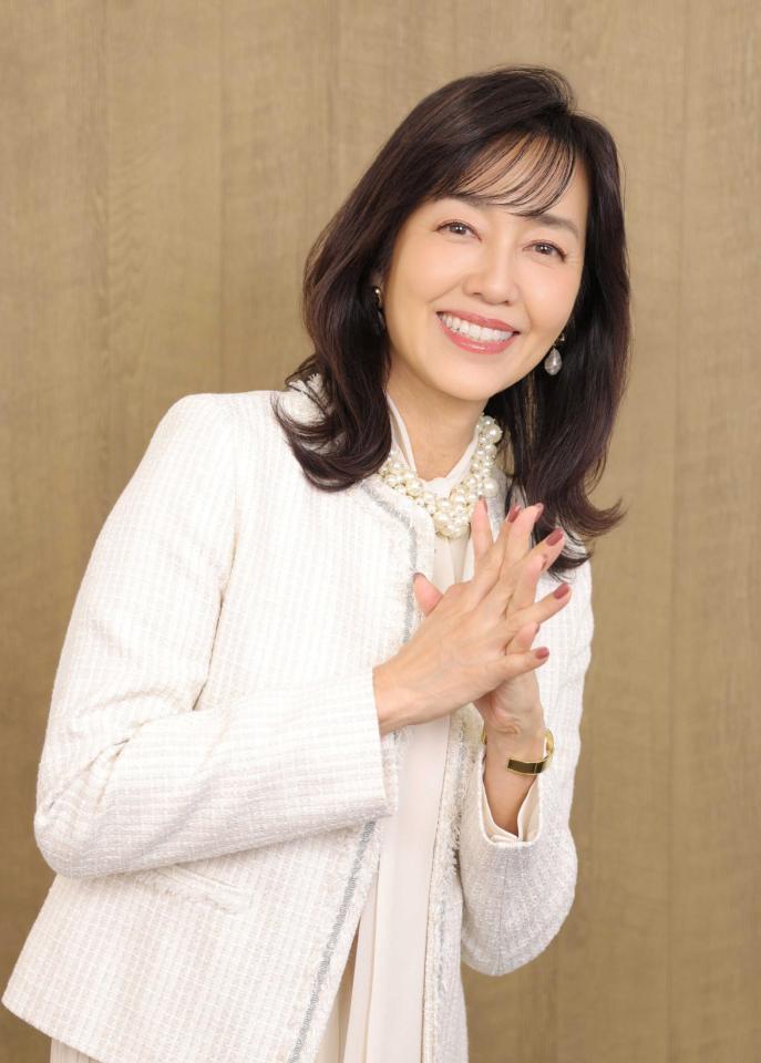 優しくほほ笑む早見優（撮影・西岡正）