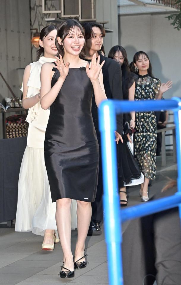 イベントに登場したＦＲＵＩＴＳＺＩＰＰＥＲ・鎮西寿々歌（撮影・持木克友）