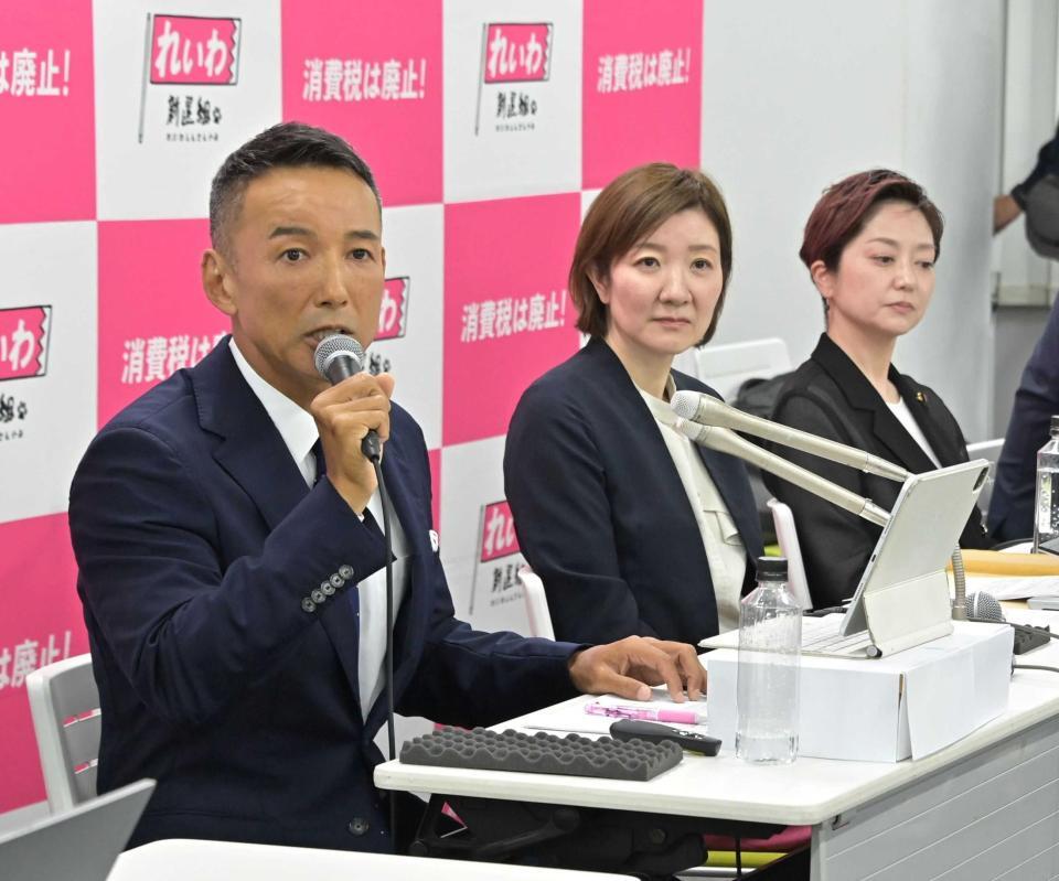 会見する（左から）山本太郎氏、大石晃子氏、奥田芙美代氏（撮影・持木克友）　