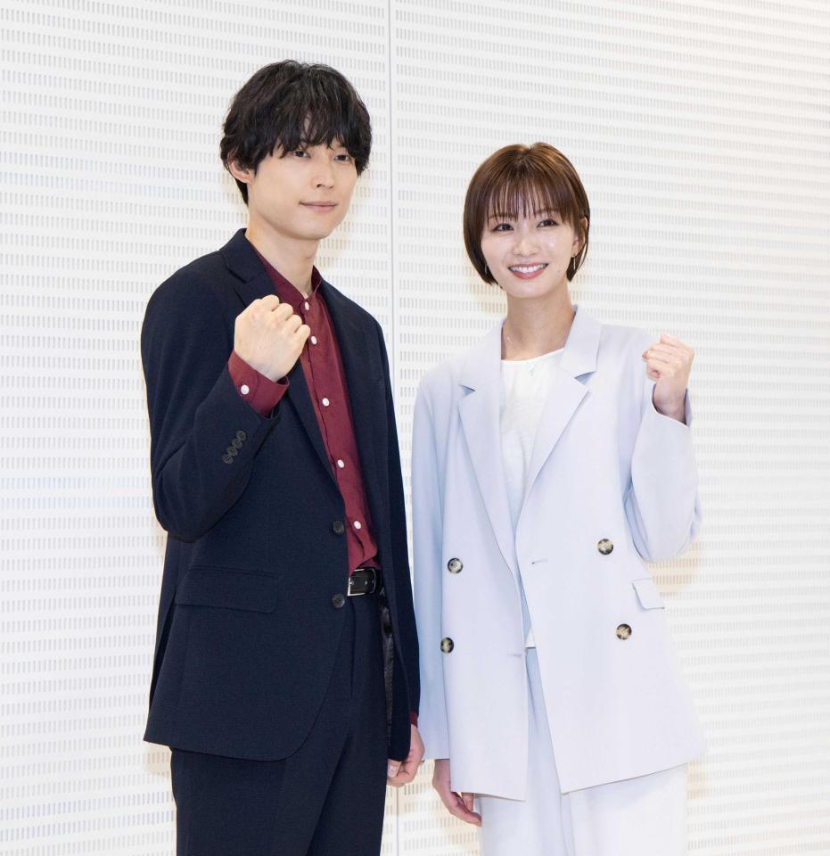 日テレ系７月ドラマ「告白－２５年目の秘密－」制作発表に登場した松村北斗（左）と岡崎紗絵（撮影・伊藤笙子）　