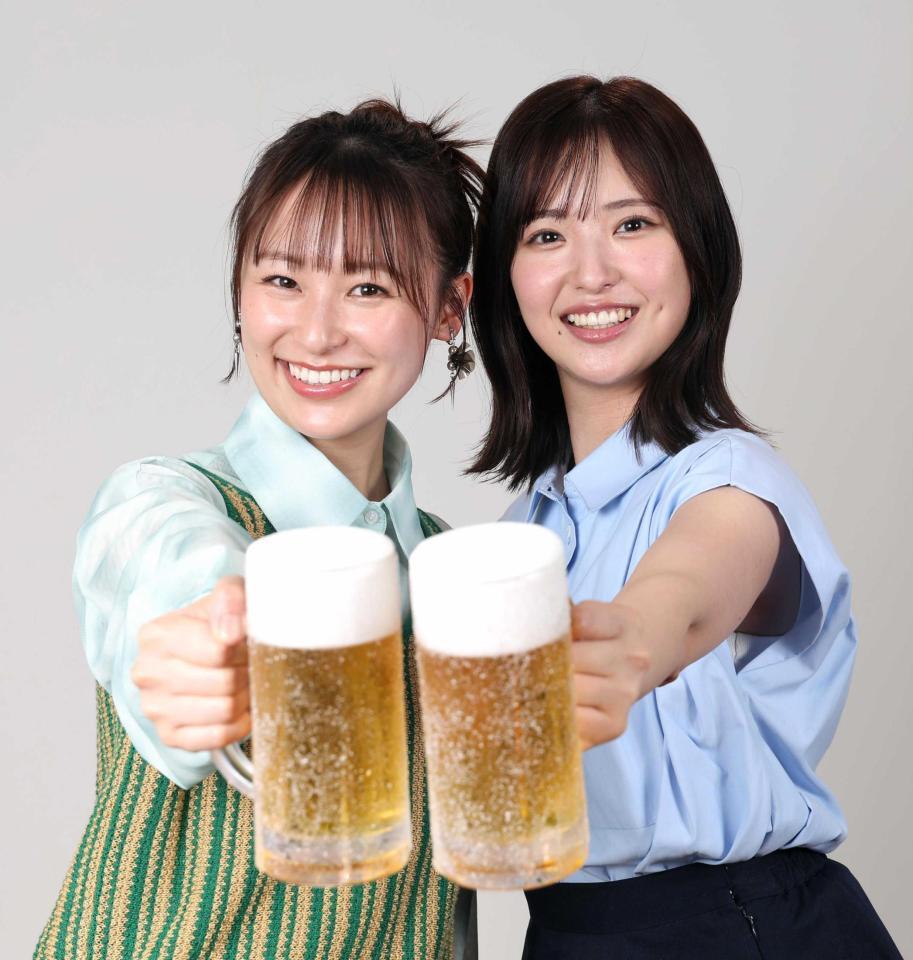 町中華で食べて飲んでと大活躍の鈴木美羽（左）と谷口彩菜（撮影・佐々木彰尚）　