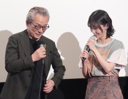 トークで思わず笑い合う水谷豊（左）と趣里親子