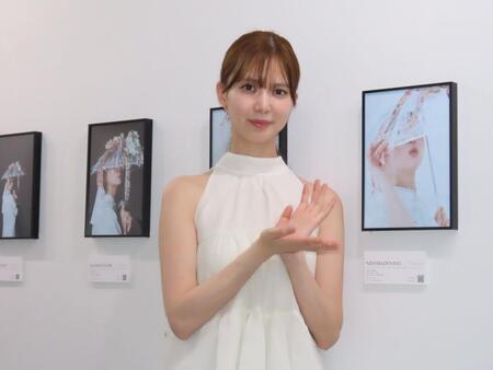 写真展「ＤＯＭＡＩＮ」を開催する松平璃子