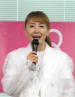 会見に登壇した東ちづる