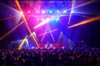 ファンの声援を浴びながら歌唱を繰り広げたＥＸＩＬＥ　ＡＫＩＲＡ