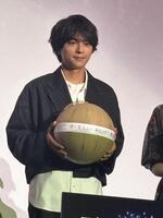 舞台あいさつに登場したｔｉｍｅｌｅｓｚの佐藤勝利