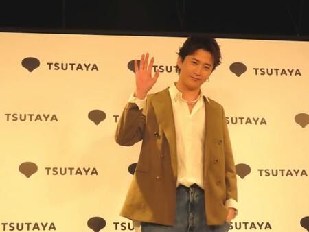 初の写真集「ＳＴＩＬＬ　ＰＥＡＫＩＮＧ」の発売イベントを行った高橋駿一