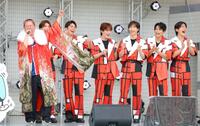 レイザーラモンＲＧ（左端）の「代々木あるある」ネタに爆笑するＳＨＯＷ-ＷＡ（撮影・吉澤敬太）