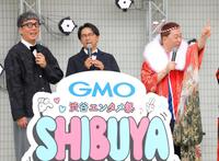 （左から）おぎやはぎの小木博明と矢作兼とトークするレイザーラモンＲＧ（撮影・吉澤敬太）