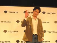 初の写真集「ＳＴＩＬＬ　ＰＥＡＫＩＮＧ」の発売イベントを行った高橋駿一