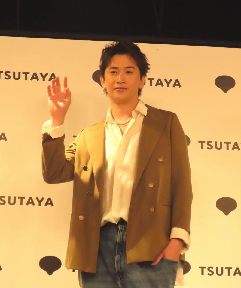 初の写真集「ＳＴＩＬＬ　ＰＥＡＫＩＮＧ」の発売イベントを行った高橋駿一