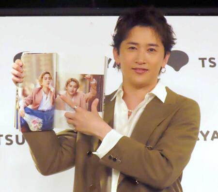 初の写真集「ＳＴＩＬＬ　ＰＥＡＫＩＮＧ」の発売イベントを行った高橋駿一