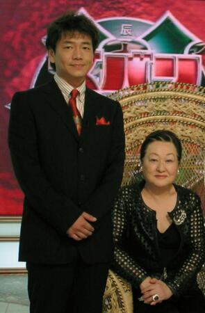 「ズバリ言うわよ！」で共演の上田晋也と細木数子さん＝２００４年