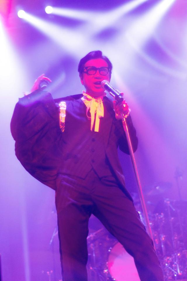 ライブを行う藤井フミヤ（Ｃ）平野タカシ