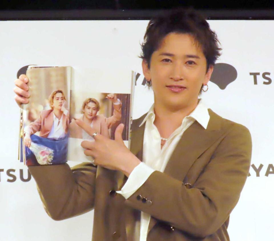 初の写真集「ＳＴＩＬＬ　ＰＥＡＫＩＮＧ」の発売イベントを行った高橋駿一