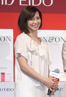 ２０１０年３月、「ＩＮ＆ＯＮ」ＣＭ発表会に出席した薬丸秀美さん