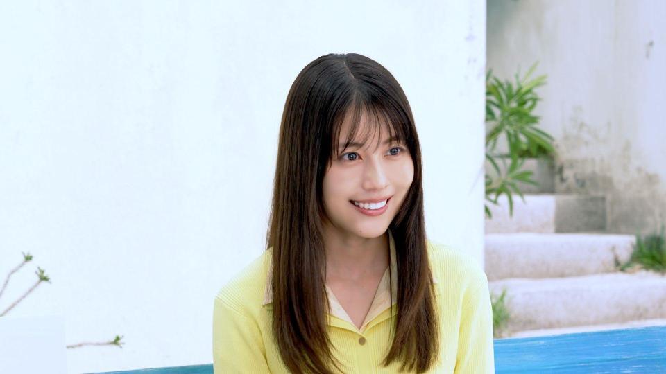 マイナビの新ＣＭに出演する（左から）有村架純