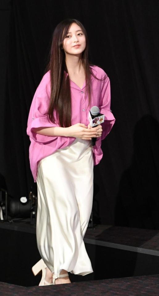 登壇する井上和（撮影・佐藤厚）