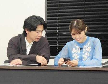 ゲームをプレイする野田クリスタル（左）と渋谷凪咲