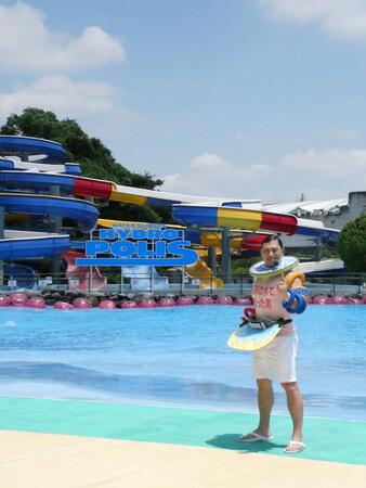 「トゥース！」ポーズを決める春日俊彰