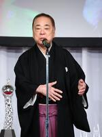 「第４２回ＡＴＰ賞テレビグランプリ受賞式」に特別賞を受賞した「笑点」のメンバーを代表して登壇した三遊亭好楽