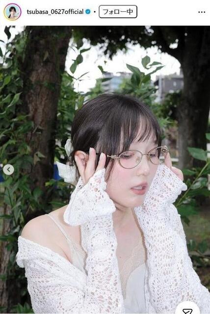 本田翼　驚きの薄キャミで公園に