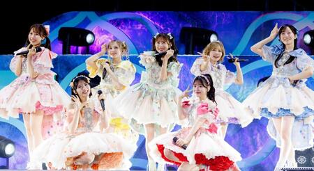 　ツアー最終公演を行ったＦＲＵＩＴＳ　ＺＩＰＰＥＲの（前列左から）鎮西寿々歌、月足天音（後列左から）松本かれん、早瀬ノエル、櫻井優衣、仲川瑠夏、真中まな　（Ｃ）ヨシモリユウナ