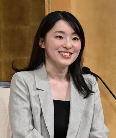 芥川賞を受賞して喜びを語る小砂川チトさん（撮影・堀内翔）