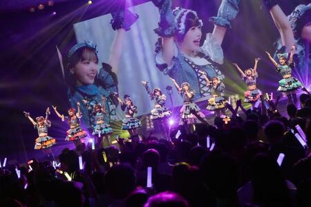 お披露目ライブで沸かせたＮＥＶＥＲ　ＥＮＤ　ＲＯＬＬ