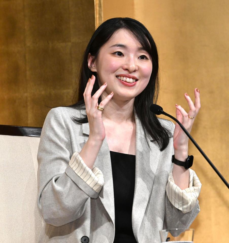 芥川賞を受賞して喜びを語る小砂川チトさん（撮影・堀内翔）