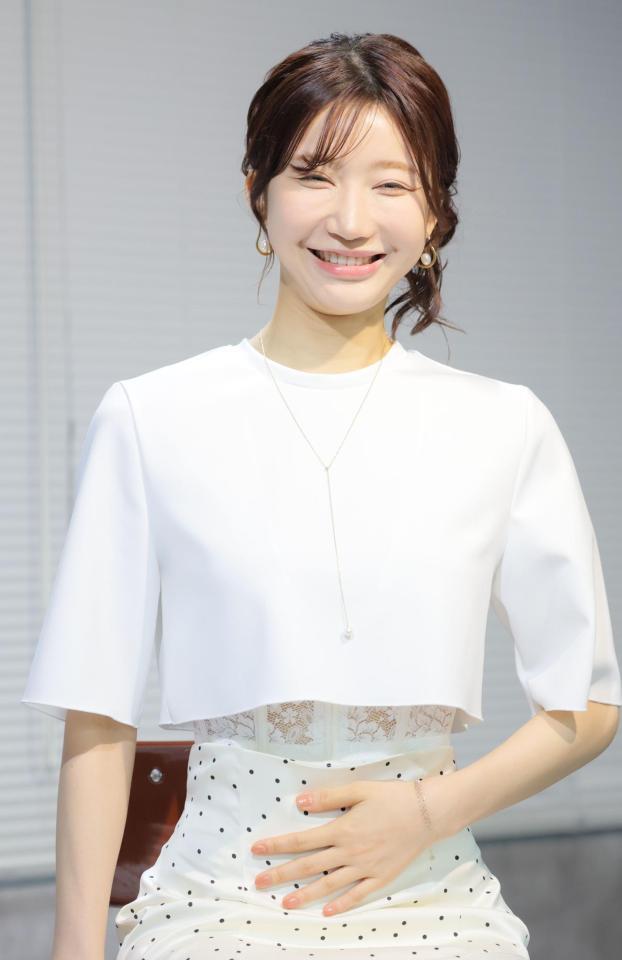笑顔で会見する小倉ゆうか（撮影・吉澤敬太）