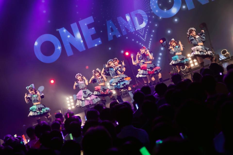 お披露目ライブで沸かせたＮＥＶＥＲ　ＥＮＤ　ＲＯＬＬ