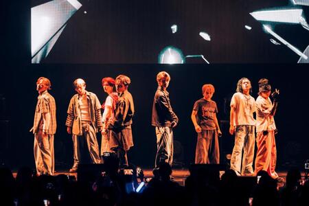 最終公演のステージに立ったＯＮＥ　ＯＲ　ＥＩＧＨＴ