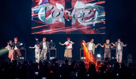 最終公演のステージで躍動したＯＮＥ　ＯＲ　ＥＩＧＨＴ