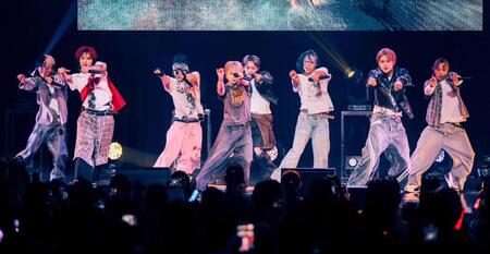 最終公演のステージで躍動したＯＮＥ　ＯＲ　ＥＩＧＨＴ