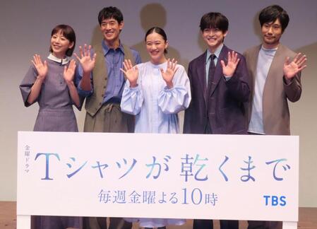 イベントに登壇した（左から）夏帆、中島歩、蒼井優、高橋文哉、松山ケンイチ