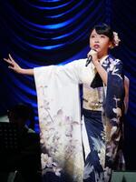 着物姿でパフォーマンスを披露した梅谷心愛