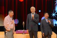思い出話をする桂文枝（左）とオール巨人（中央）、オール阪神