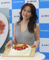 出版記念取材会に出席した杉本彩