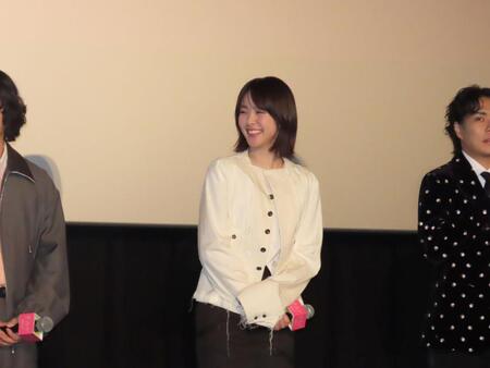 映画「チルド」の舞台あいさつに出席した唐田えりか