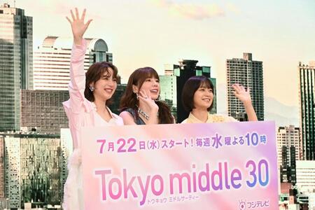 共演する（左から）のん、仲里依紗、深川麻衣（撮影・堀内翔）