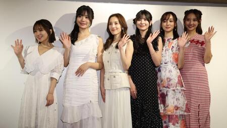 笑顔の（左から）池本しおり、高鶴桃羽、都丸紗也華、花城奈央、渚のん、あのん舞（撮影・金田祐二）