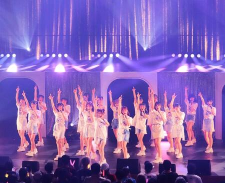 １５周年記念ライブツアーの大阪公演を行ったＨＫＴ４８