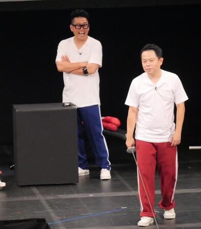 津田篤宏（左）の真剣な表情を嘲笑する宮川大輔